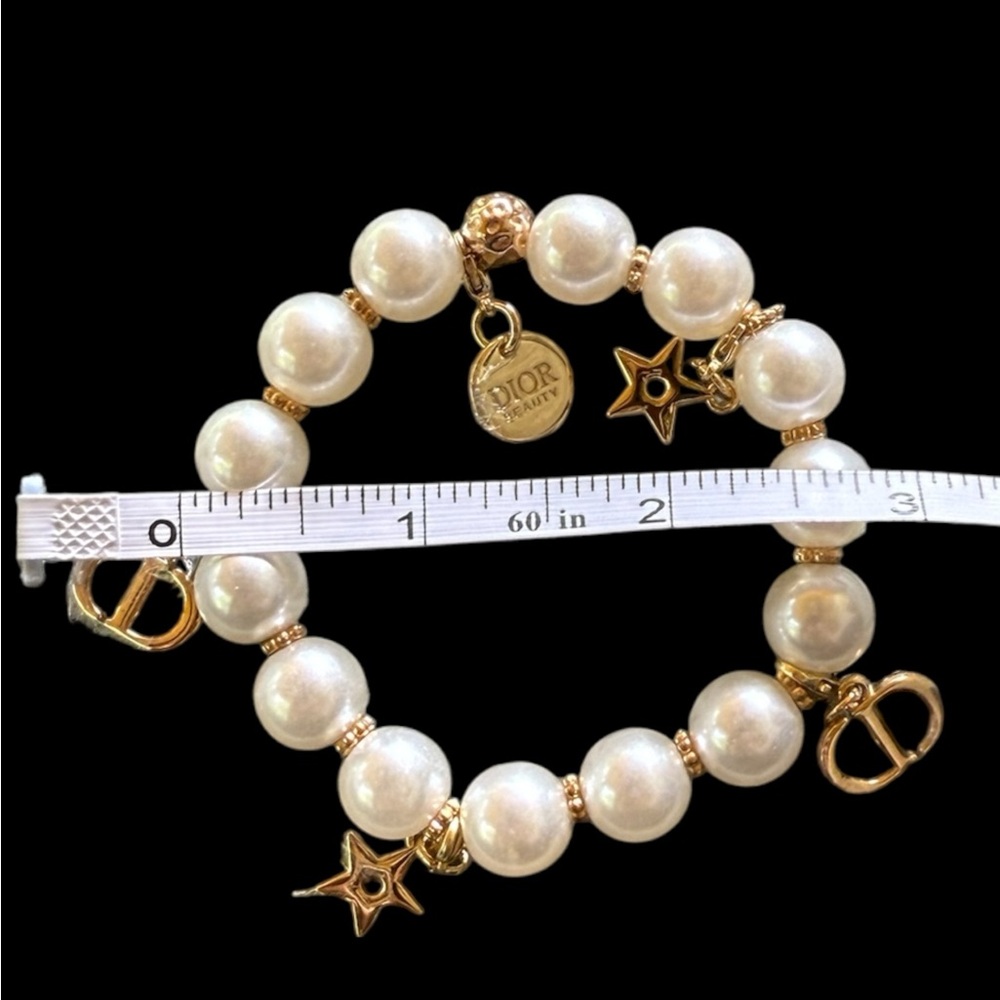 New in Box Dior GWP Stretch Faux Pearl Gold & White Dior Charm Bracelet - Picture 2 of 3